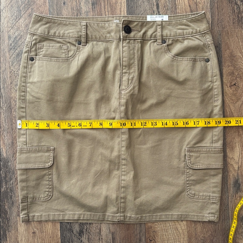 Liz Claiborne Tan Khaki Cargo Mini Skirt New with tags size 8 - Picture 5 of 7